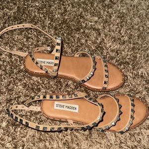 Steve Madden Tan Pyramid-Stud Flat Sandals